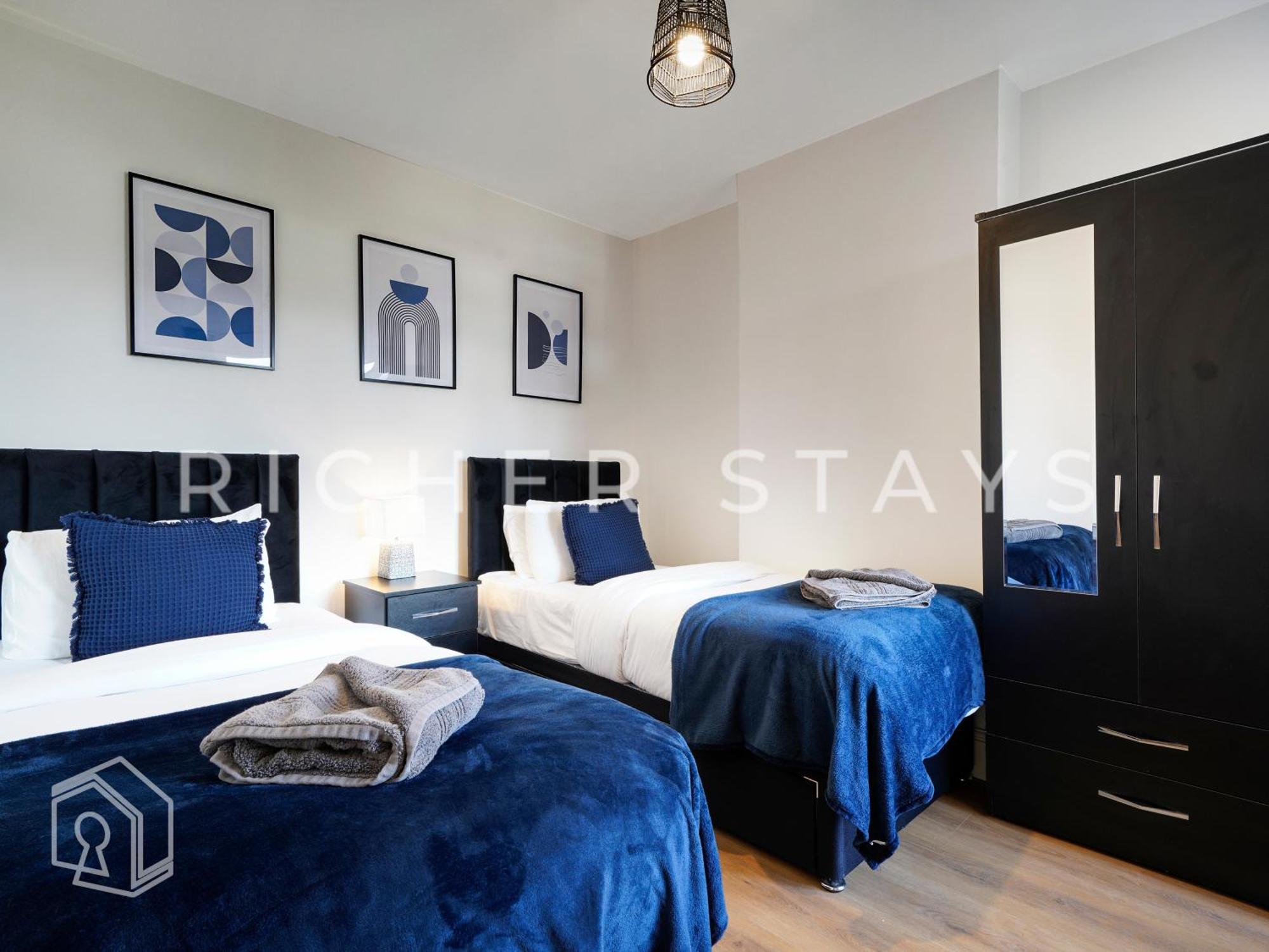 Watford Large 5Br Home - Contractors & Families Extérieur photo